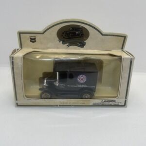 LLEDO DAYS GONE 1927‎ PEARL OIL VAN DIECAST RED CROWN GASOLINE